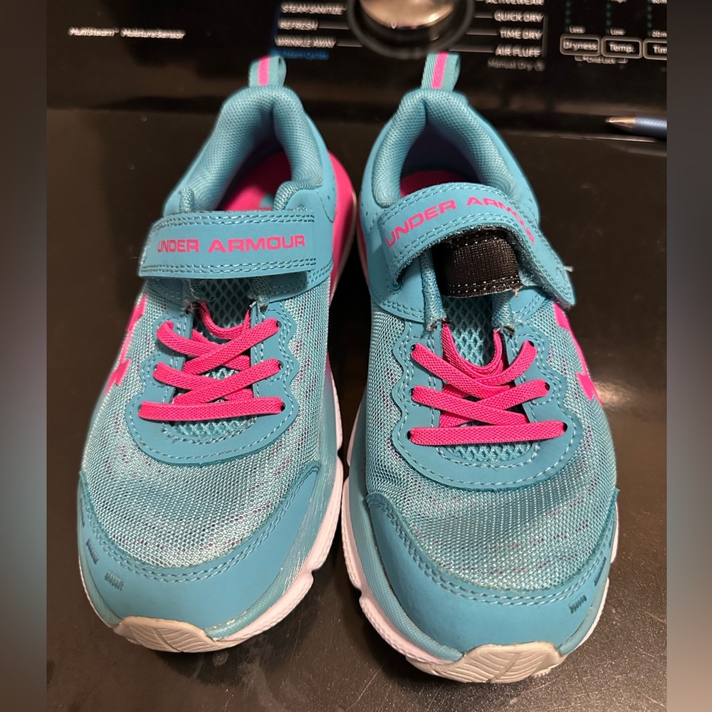 Under Armour Girls Assert 9 Sneaker